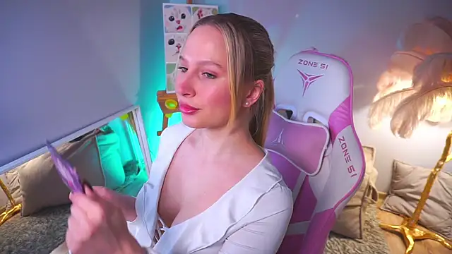 Snapshot of AnnLevine chatting on 02/01/26, 01:42 AnnLevine online show from 02/01/26, 01:42