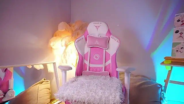 Snapshot of AnnLevine chatting on 02/05/26, 01:29 AnnLevine online show from 02/05/26, 01:29