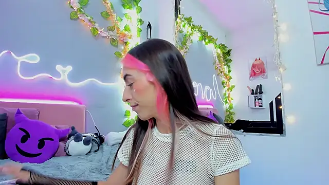 Snapshot of YouliteSllut2 chatting on 01/12/25, 01:00 YouliteSllut2 online show from 01/12/25, 01:00