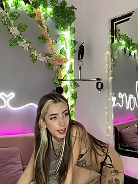 Snapshot of YouliteSllut2 chatting on 03/05/25, 06:01 YouliteSllut2 online show from 03/05/25, 06:01