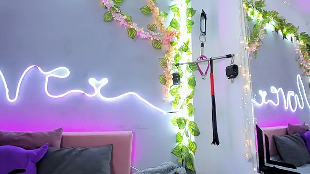 Snapshot of YouliteSllut2 chatting on 02/10/25, 08:31 YouliteSllut2 online show from 02/10/25, 08:31