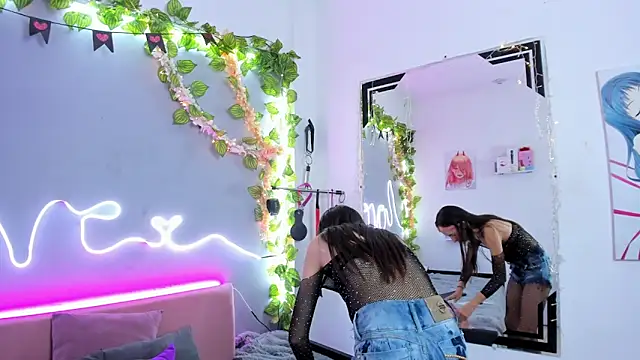 Snapshot of YouliteSllut2 chatting on 02/06/25, 09:28 YouliteSllut2 online show from 02/06/25, 09:28