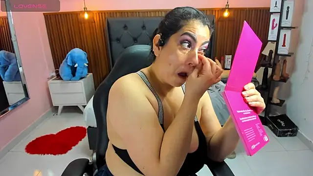 Snapshot of MEYLAGIA chatting on 05/19/26, 03:13 MEYLAGIA online show from 05/19/26, 03:13