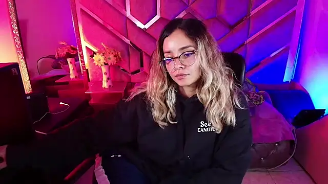 Olivia Fox69 online show from 11/21/25, 03:38