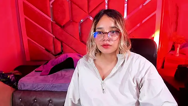 Olivia Fox69 online show from 10/09/25, 02:12