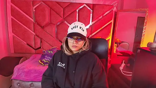 Olivia Fox69 online show from 12/14/25, 02:29