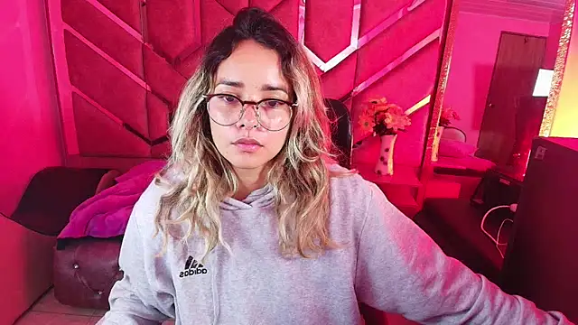 Olivia Fox69 online show from 11/25/25, 03:51