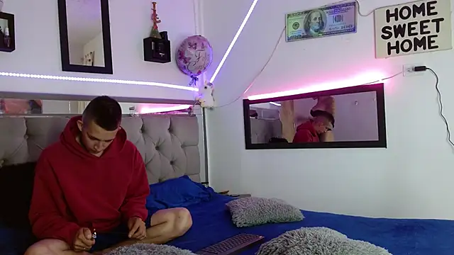 Snapshot of parejacaliente20154 chatting on 02/28/25, 12:09 parejacaliente20154 online show from 02/28/25, 12:09