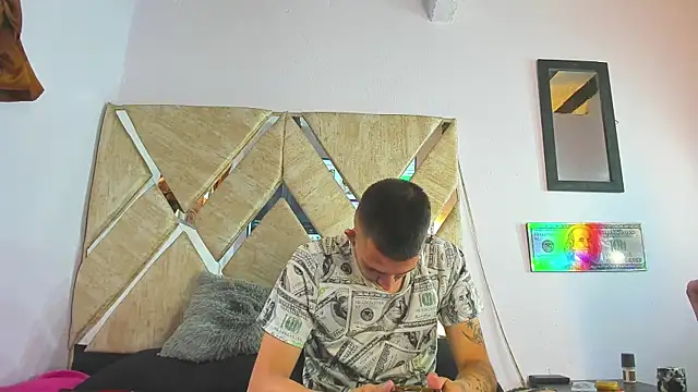 Snapshot of parejacaliente20154 chatting on 11/08/25, 01:36 parejacaliente20154 online show from 11/08/25, 01:36