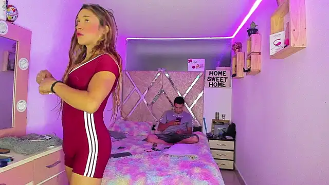 parejacaliente20154 online show from 03/24/26, 11:10