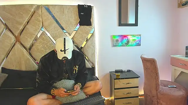 Snapshot of parejacaliente20154 chatting on 11/12/25, 09:02 parejacaliente20154 online show from 11/12/25, 09:02