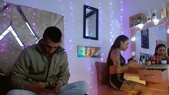 Snapshot of parejacaliente20154 chatting on 11/22/25, 09:30 parejacaliente20154 online show from 11/22/25, 09:30