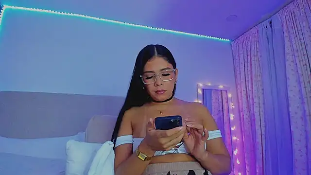 Snapshot of VIDEO_SALE_4_YOU chatting on 05/19/26, 11:23 VIDEO SALE 4 YOU online show from 05/19/26, 11:23