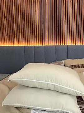 EmiilyAdams  online show from 12/15/25, 10:48