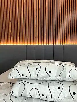 EmiilyAdams  online show from 12/03/25, 09:36