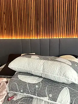 EmiilyAdams  online show from 11/30/25, 10:54