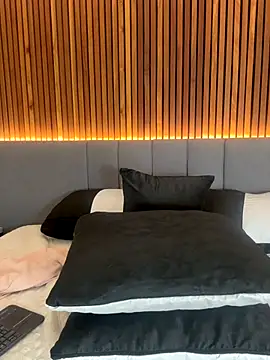 EmiilyAdams  online show from 11/13/25, 10:24