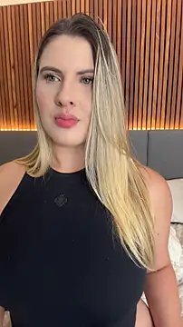 Snapshot of EmiilyAdams_ chatting on 06/10/26, 10:11 EmiilyAdams online show from 06/10/26, 10:11
