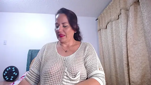 sofiamature01 online show from 12/18/25, 10:24