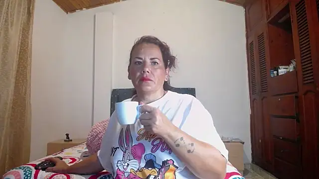 sofiamature01 online show from 11/16/25, 10:02