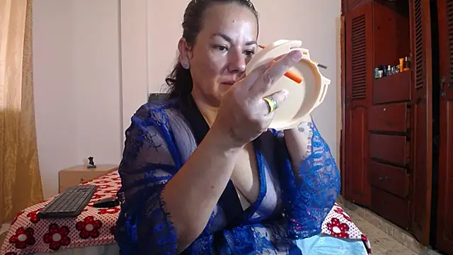 sofiamature01 online show from 10/05/25, 03:03