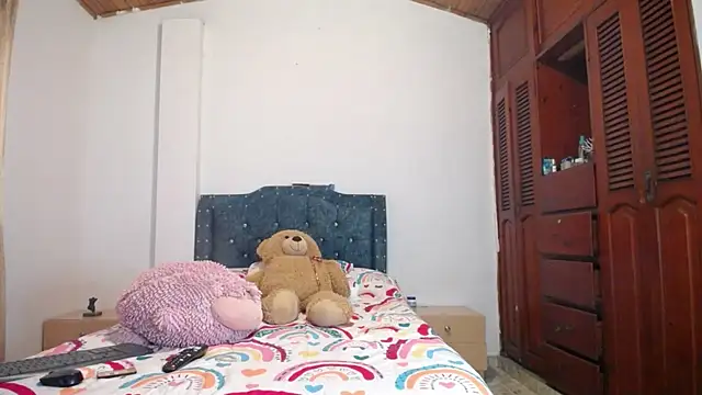 sofiamature01 online show from 11/19/25, 02:50