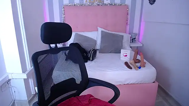 Lunna boobs online show from 12/20/25, 04:26