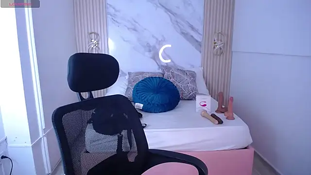 Lunna boobs online show from 02/24/26, 03:07