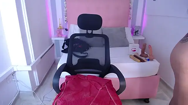 Lunna boobs online show from 10/18/25, 04:58