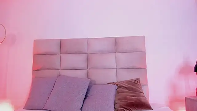 Snapshot of AngelyRosse1 chatting on 11/14/25, 04:16 AngelyRosse1 online show from 11/14/25, 04:16