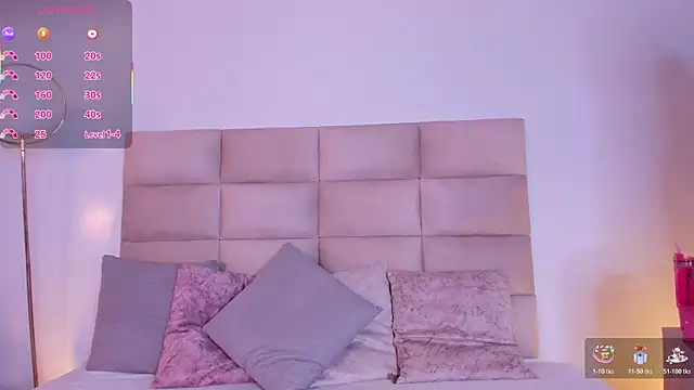 Snapshot of AngelyRosse1 chatting on 10/28/25, 04:02 AngelyRosse1 online show from 10/28/25, 04:02