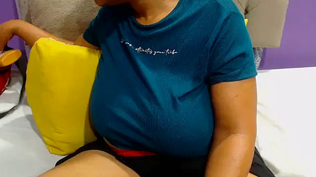 YELLOWBUSTYMELLONS online show from 11/08/25, 05:33