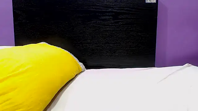 YELLOWBUSTYMELLONS online show from 11/24/25, 05:29