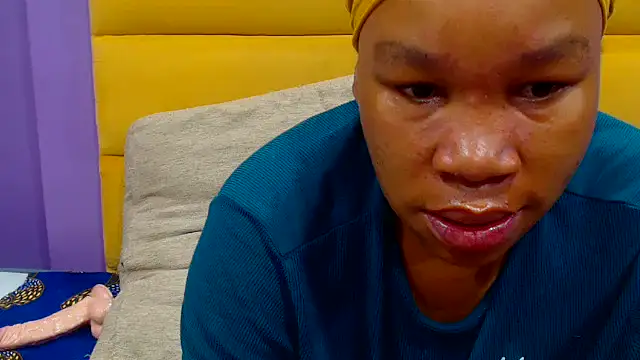 YELLOWBUSTYMELLONS online show from 10/26/25, 07:58