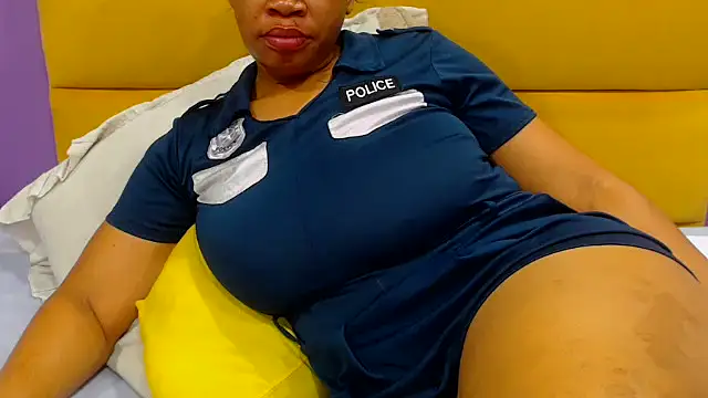 YELLOWBUSTYMELLONS online show from 09/26/25, 05:58