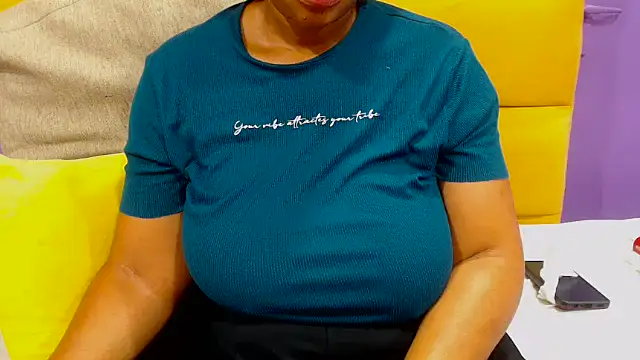 YELLOWBUSTYMELLONS online show from 10/31/25, 05:15