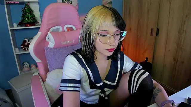 Snapshot of Artic_love chatting on 02/16/25, 07:37 Artic love online show from 02/16/25, 07:37