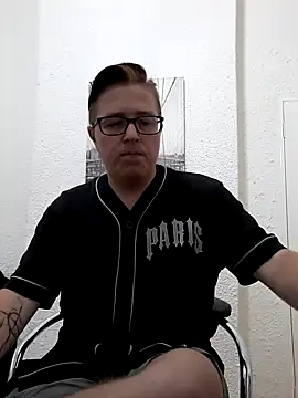 bisexualboy05 online show from 11/01/25, 03:39