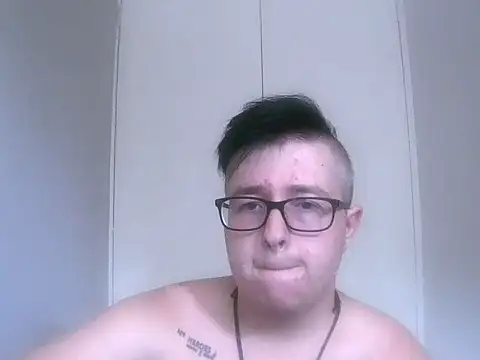 bisexualboy05 online show from 02/23/26, 12:28