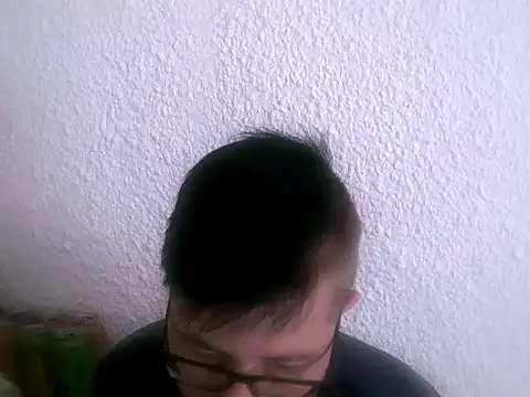 bisexualboy05 online show from 09/19/25, 10:08