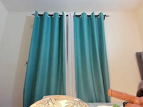 Snapshot of dolly_booty chatting on 10/22/25, 08:19 dolly booty online show from 10/22/25, 08:19