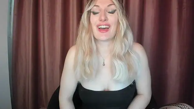 Snapshot of AnaysTop chatting on 10/12/25, 04:47 AnaysTop online show from 10/12/25, 04:47