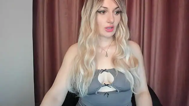 Snapshot of AnaysTop chatting on 09/13/25, 03:28 AnaysTop online show from 09/13/25, 03:28