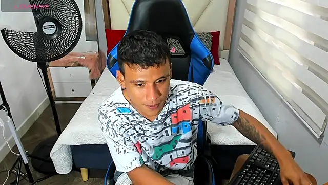 Backsex boy online show from 10/24/25, 12:04