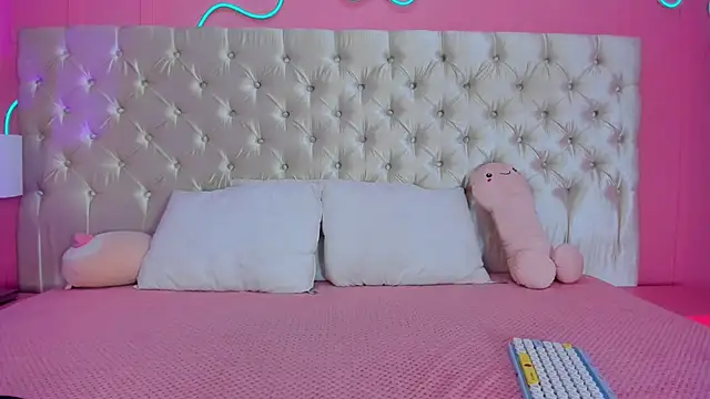 Snapshot of Julieta_Cortes__ chatting on 02/27/26, 12:16 Julieta Cortes online show from 02/27/26, 12:16