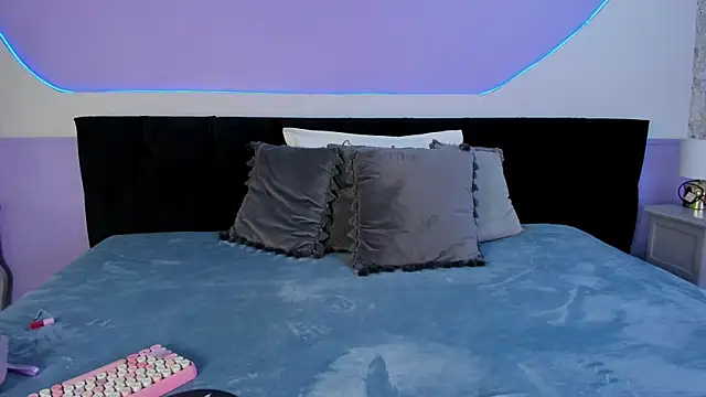 Julieta Cortes   online show from 11/26/25, 11:43