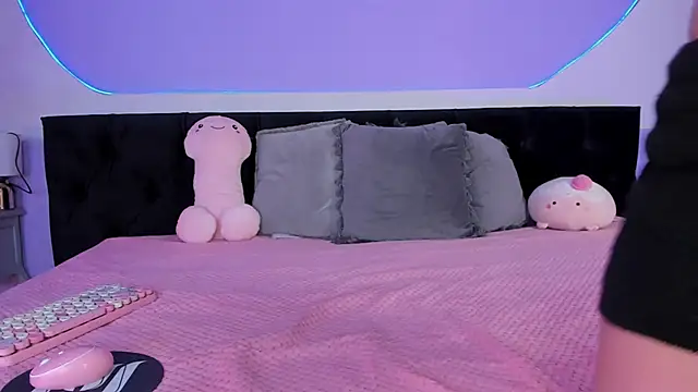 Julieta Cortes   online show from 10/24/25, 12:59