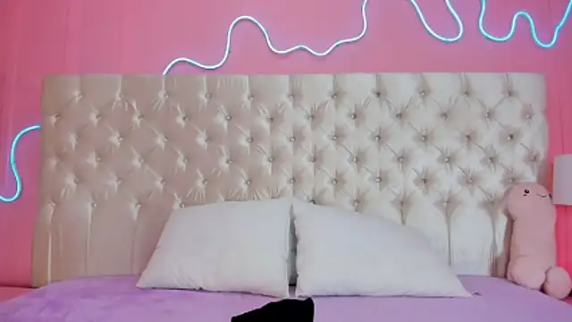 Snapshot of Julieta_Cortes__ chatting on 02/10/26, 12:15 Julieta Cortes online show from 02/10/26, 12:15