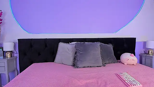 Julieta Cortes   online show from 10/17/25, 01:02