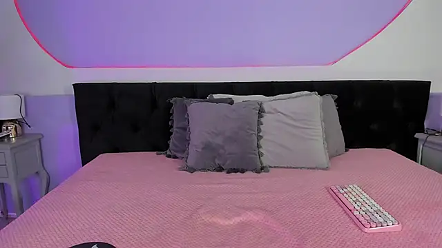 Julieta Cortes   online show from 10/31/25, 12:02